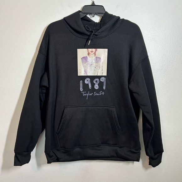 Taylor Swift‎ 1989 Hoodie Sweatshirt Fleece Black Medium Soft Hand Warmer Pocket - Picture 1 of 11